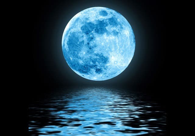 Full Blue Moon Pursuit Race