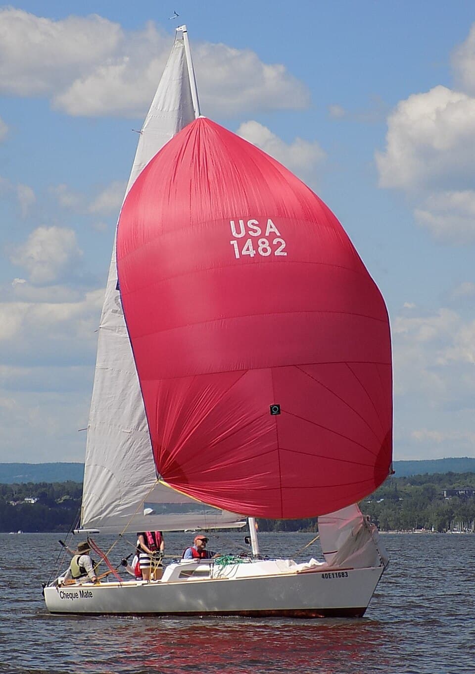 J/22 Cheque Mate sailing under spinnaker